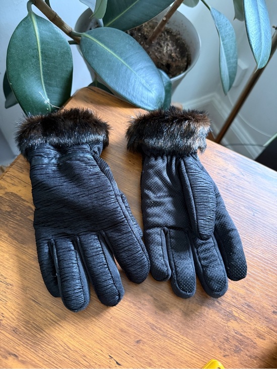 Accessories - Black Faux-Fur Trim women’s Winter Gloves
